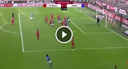 Gol di Koulibaly nella mischia in area! Bayern 0 Napoli 1 [VIDEO]