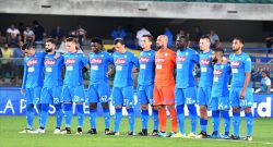 Assurdo a Verona, sediolini divelti e lanciati contro i napoletani. Azzurri accolti dal coro scimmia. Vergogna!