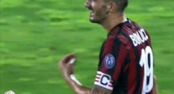 Bonucci rimedia un cartellino giallo. Ironia sui social: "Poverino non sa cosa vuol dire" [FOTO]