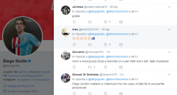 Fallo di Godin su Ounas: si scatena la rabbia dei napoletani sui social [FOTO]