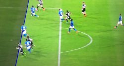 FOTO - Gol Udinese irregolare, l'immagine più chiara: ginocchio Albiol dietro la testa di Jankto
