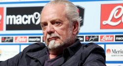 Protesta contro gli arbitri e plebiscito per Sarri, ma tifoseria spaccata su ADL: in tribuna fischiano i cori delle Curve