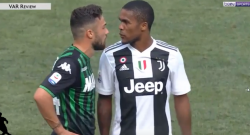 Douglas Costa sputa in bocca a Di Francesco: gesto disgustoso, bianconero espulso [VIDEO]