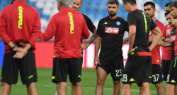SKY - Malumore Napoli, alcuni giocatori preferiscono mangiare a casa. Squadra arrabbiata