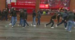 Kiss Kiss - Tifoso aggredito a Liverpool, sarà operato a Napoli: nelle prossime ore rientrerà in città