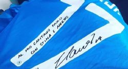 Hamsik lascia Napoli e regala la sua ultima maglia a Paolo Cannavaro: "Sono sicuro che il tuo nome risuonerà in eterno nei vicoli della città. Grazie di avermi regalato emozioni"