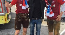 Napoli-Salisburgo in clima di pace e sportività, ecco tre tifosi abbracciati a Mergellina! [FOTO]