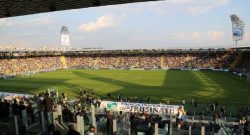 "De Laurentiis pezzo di me***", i tifosi del Frosinone si scagliano contro il patron del Napoli: il settore ospiti applaude
