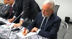 Manolas-Napoli, Mediaset: "De Laurentiis scatenato, bruciate Juve e Milan! Manca solo l'ultimo step"