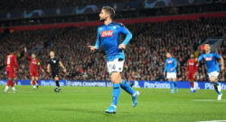 Gazzetta su Mertens: due motivi dietro la non esultanza dopo il gol al Liverpool. L'abbraccio con tutta la squadra è stato più un rito di gruppo