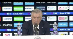 Ancelotti in conferenza: "Bisogna giocare per la maglia, squadra annebbiata e nervosa ma non ci sono spaccature. Speriamo martedì arrivi la scintilla. De Laurentiis? Sento fiducia totale"