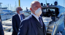 Covid in Campania, scuole chiuse fino al 30 ottobre: vietate le feste, stop al cibo d'asporto dopo le 21