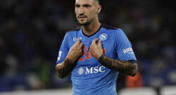 Politano positivo al Covid, tifosi infuriati: "Colpa della gita a Parigi! Sono privilegiati che non rinunciano a niente"